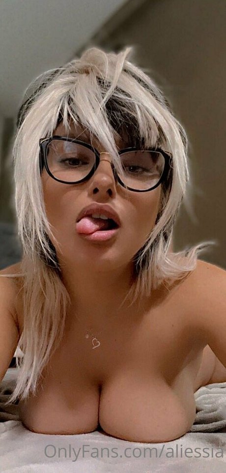 aliessia model pic