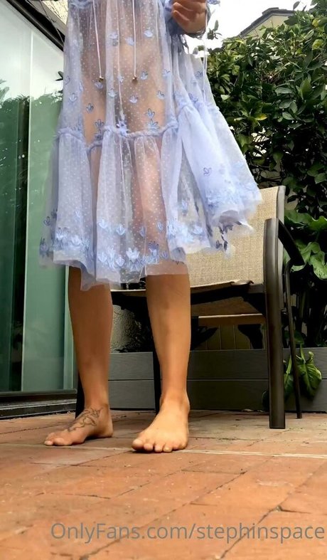 Steph Sinn model top pics