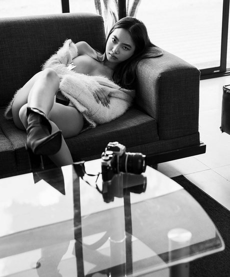 Paulinelee model nudes archive