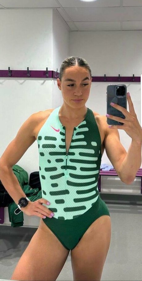 Holly Mills high quality actress gallery