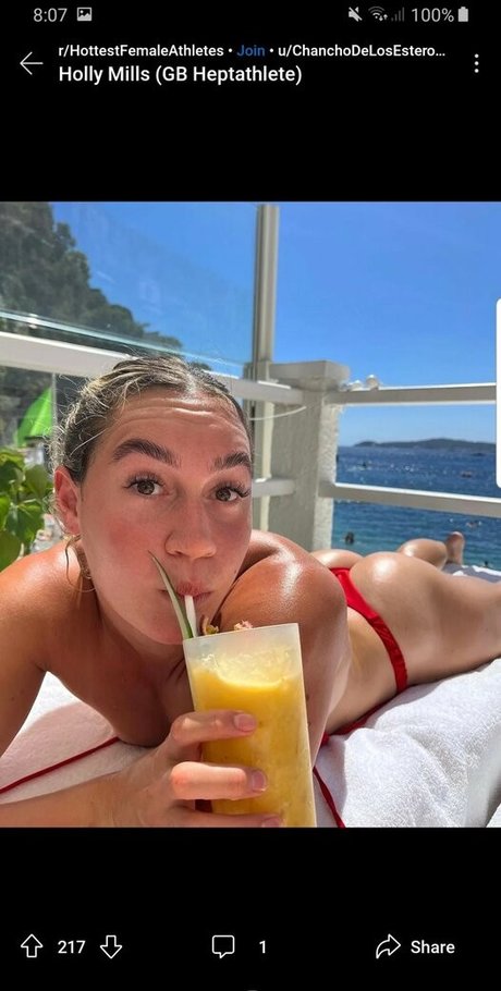 Holly Mills star best photo