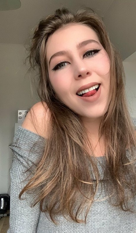 WeronikaAria hot model pictures