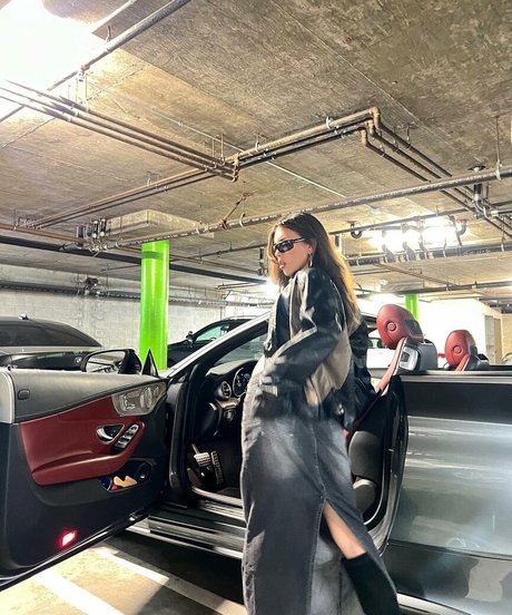 Cynthia Parker model high quality pic