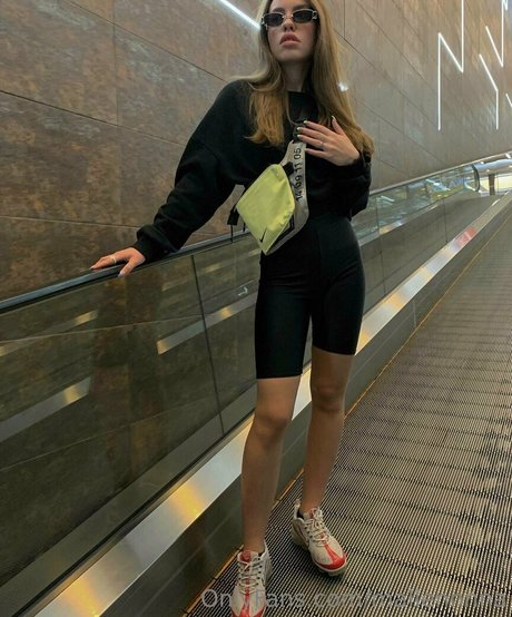 mallennnna model free picture