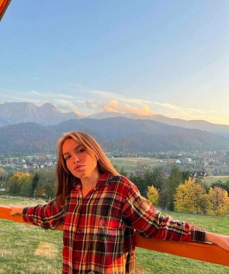 mallennnna porn model images