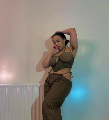 Feelinfree nudes actress pic