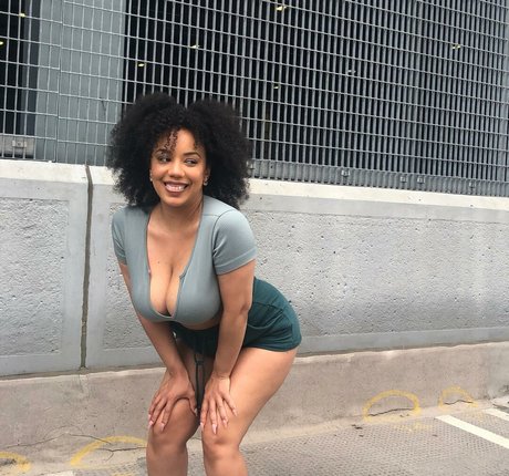 Feelinfree model sex pic