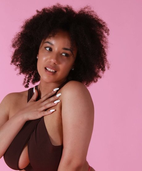 Feelinfree adult star picture