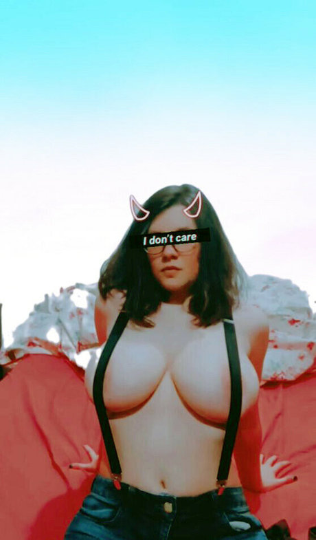 Abeia Mel naked pornstar photos