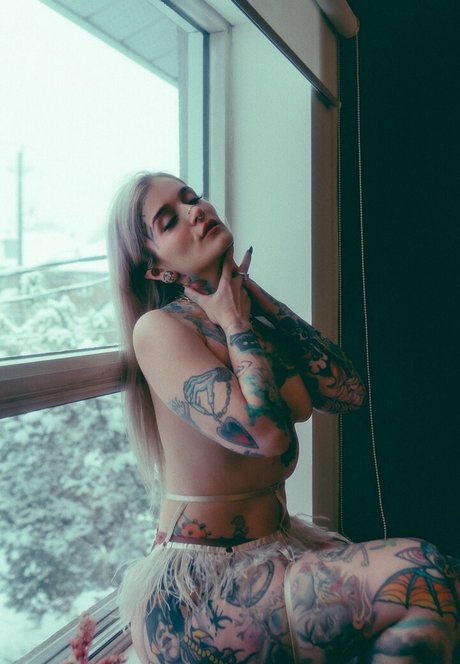 Katie Hollow model nudes pics