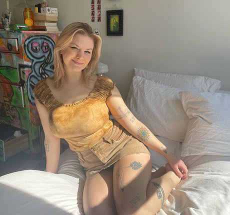 daisy world beautiful actress pictures