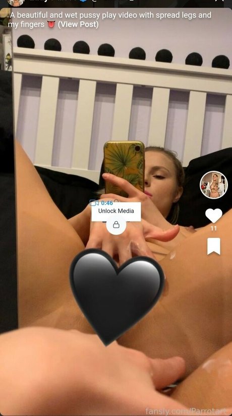 Lady Parrot xxx pornstar pics