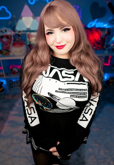 Lestplaykitty free model pics