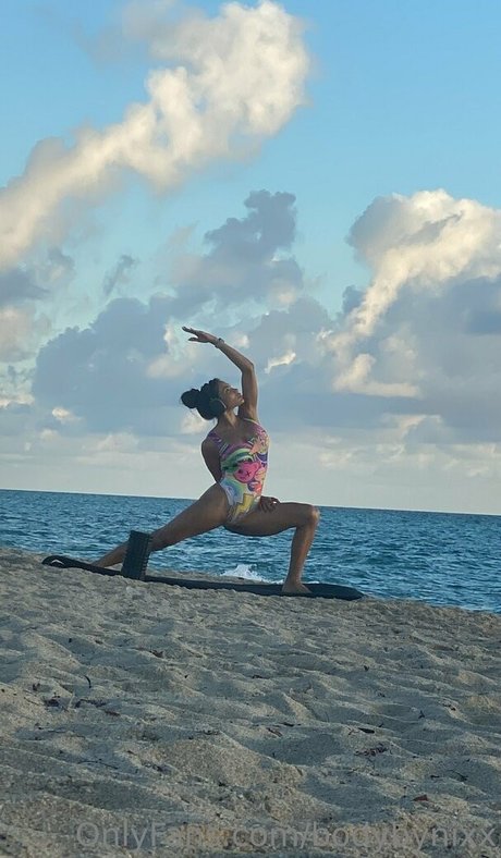 bodybynixx erotic actress img