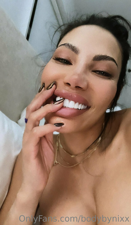 bodybynixx model sex pics