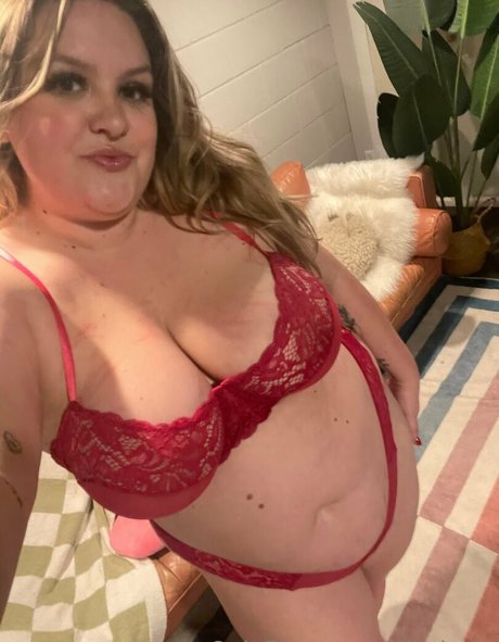 ellesbelly model naked archive