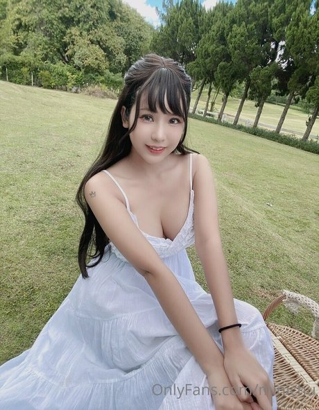 Minichu Thai model hot photo