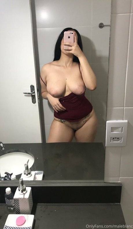 ellaarievilo model erotic picture