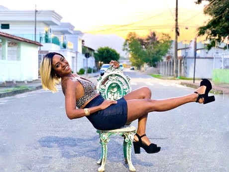 Raquel Aparecida star art photo