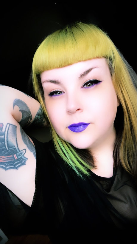 Green Queen pornstar art photo