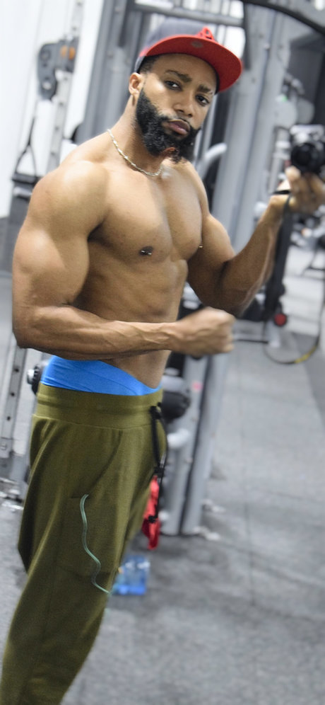 Defostar model naked image