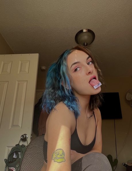 Eva Bunny model adult pic