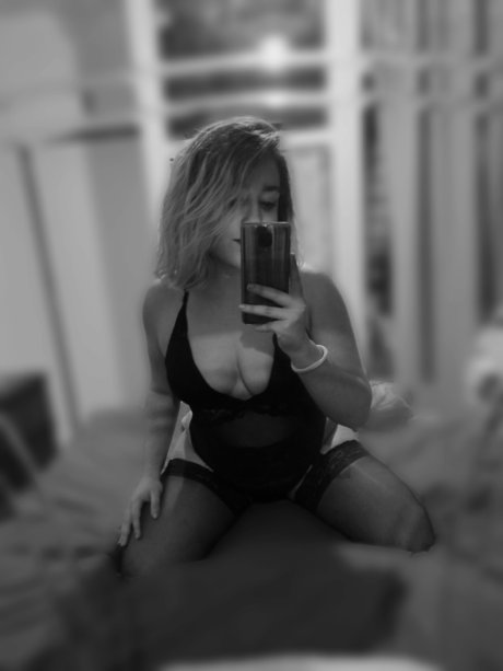 Dann Le n naked model images