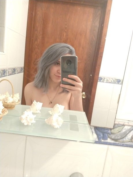 Dann Le n art actress galleries