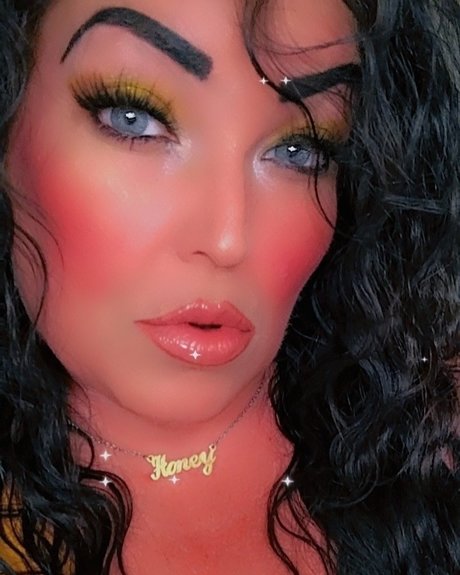 Mia Thomas adult star photo