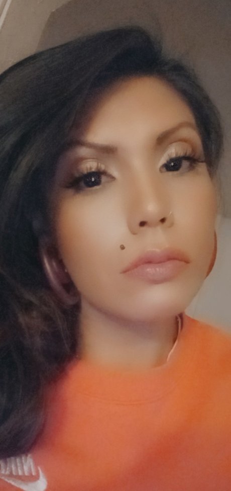 Chica Lopez nude model pic