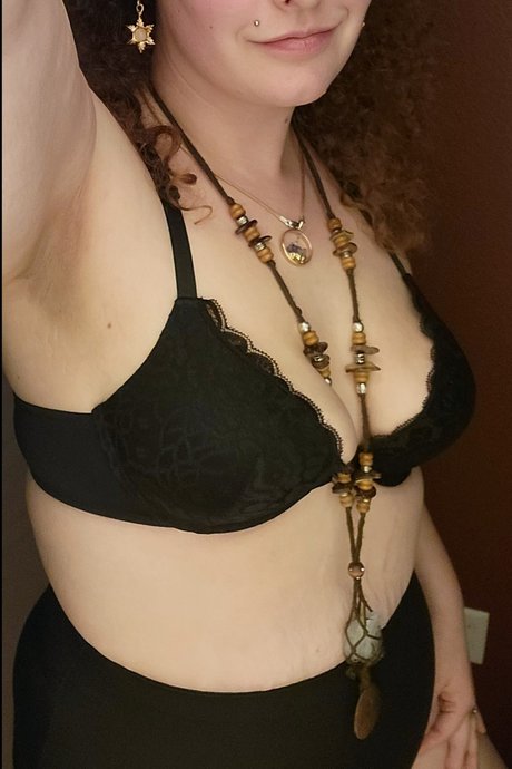 Mystibabe star exclusive image