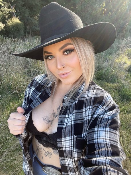 Ella Rae star erotic pic