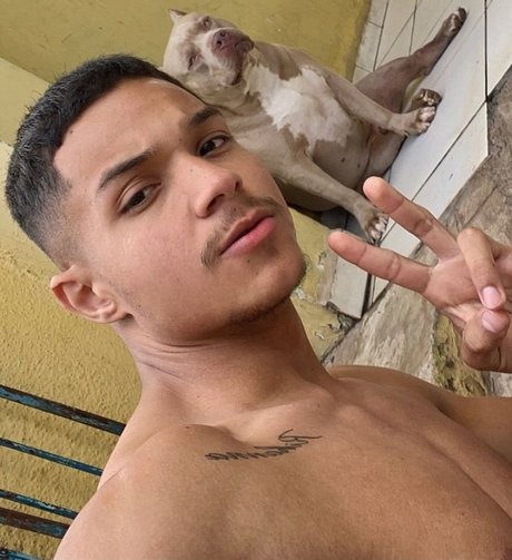 Elton John star adult pics