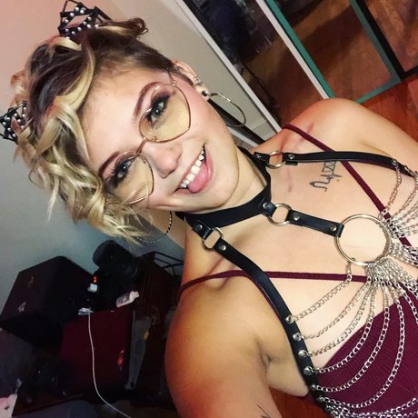 Kirra Kitty model pretty picture