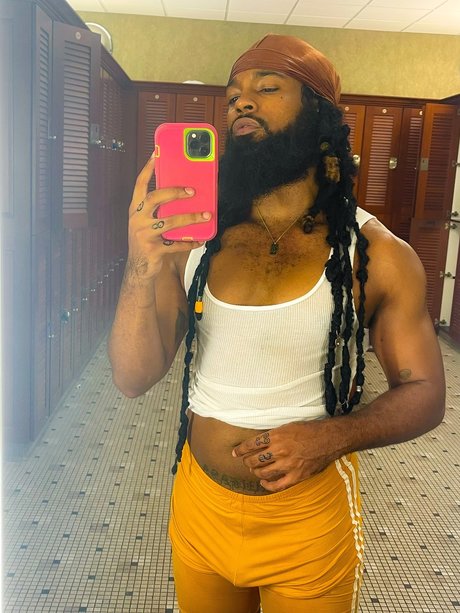 MuuFasa X pretty pornstar pic