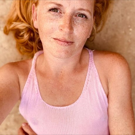 Redhead Naddel star sexy photo