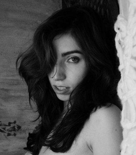 Skarlya high quality actress pictures