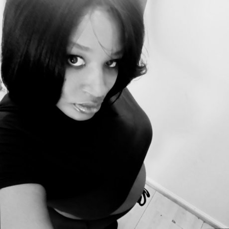 MzThickhips4000 high quality star photo