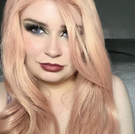 Mysti Moon FREE UnderConstruction star top picture