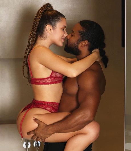 Nass and Typo sexy actress pic