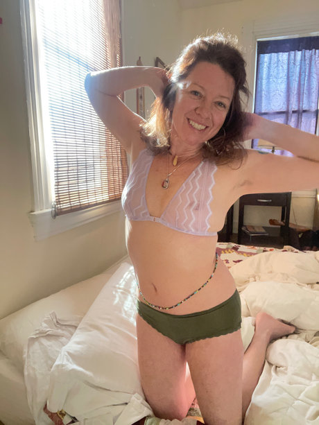 Naomi Blue art model img