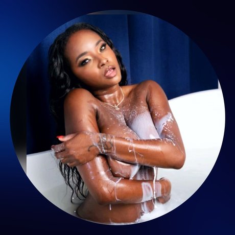 Naomi Foxxx VIP pornstar naked photos