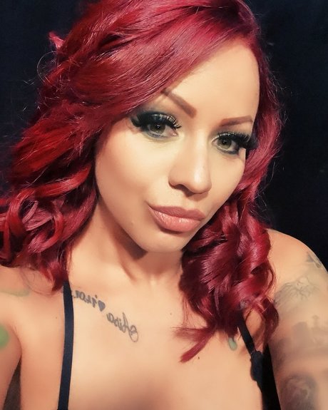 Naomi Cole pretty model pics