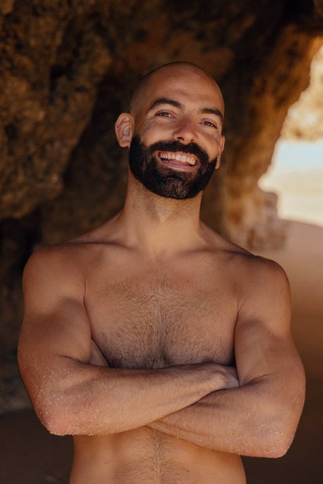 daro naked model sexy picture