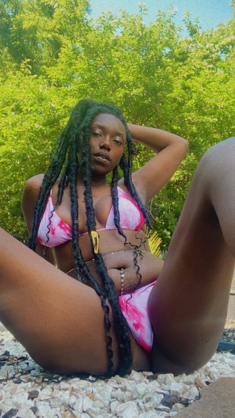 BrattyFae art model pics