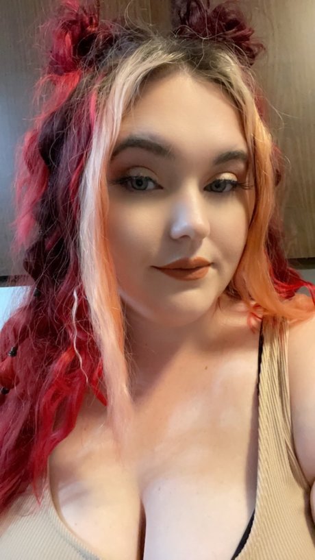 Ella Epperson star hot photo