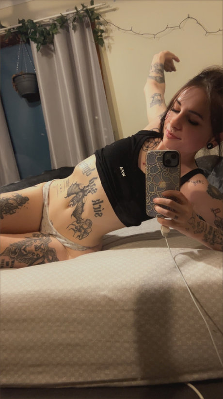 Desolation_ nudes model image