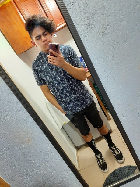 Armando Vega pretty star picture