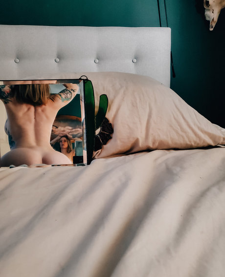 Miss Amber nude pornstar archive