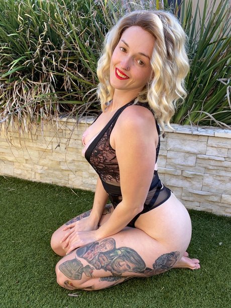 Cherry Valentine Premium_ pornstar free photo